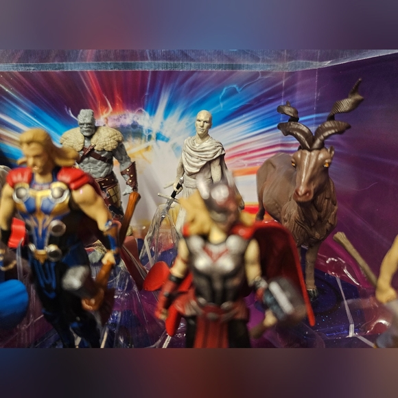 Disney Marvel Avengers Thor: Love & Thunder 8-Piece PVC Figure Play Set - Picture 8 of 15